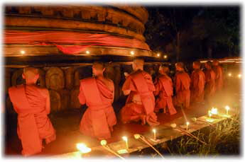 2025-makha-bucha-monks-pray 2025-makha-bucha-monks-pray