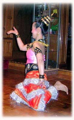 Sukothai-Tanz-29.-April- Sukothai-Tanz-29.-April-